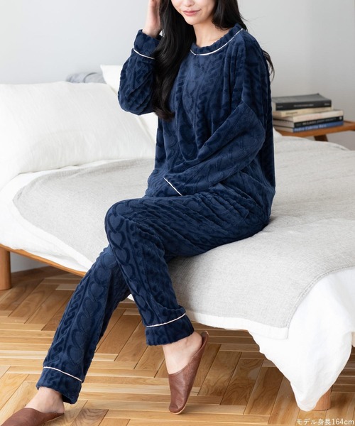 fran de lingerie（フランデランジェリー）の「ふんわり軽くて暖かいmemory fleece (メモリーフリース)さっと被れるプルオーバー 「メモリーフリース」 プルオーバー上下セット（ルームウェア/パジャマ・レディース・ピンク系その他2/ピンク系その他5/ブラウン系その他/ベージュ系その他/ネイビー/ホワイト系その他/オフホワイト・S-M/M-L）」の21枚目の写真