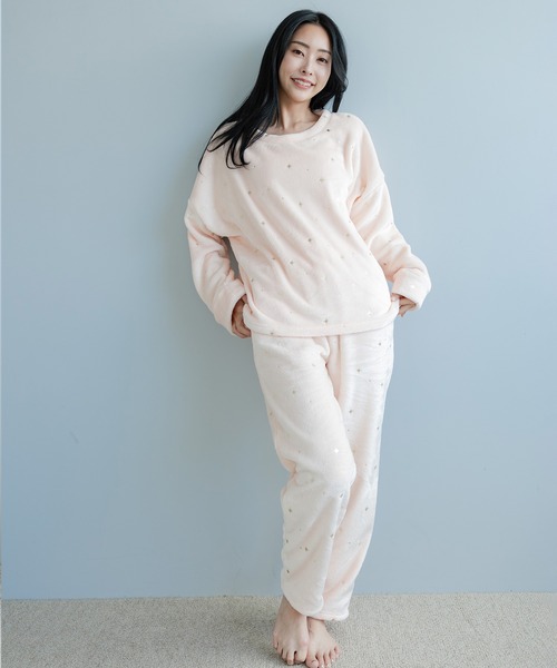 fran de lingerie（フランデランジェリー）の「ふんわり軽くて暖かいmemory fleece (メモリーフリース)さっと被れるプルオーバー 「メモリーフリース」 プルオーバー上下セット（ルームウェア/パジャマ・レディース・ピンク系その他2/ピンク系その他5/ブラウン系その他/ベージュ系その他/ネイビー/ホワイト系その他/オフホワイト・S-M/M-L）」の9枚目の写真