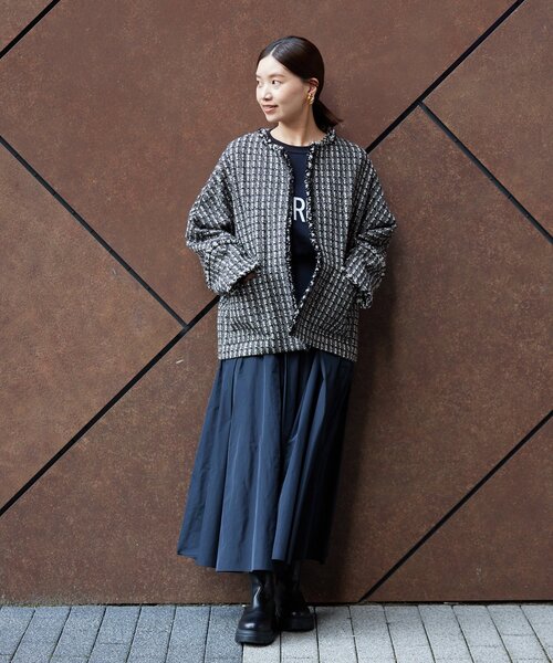 IENA（イエナ）の「ノーカラーツイード ジャケット（ノーカラージャケット・レディース・ブラック系その他/ネイビー/ブラック/アイボリー・38/36）」の14枚目の写真