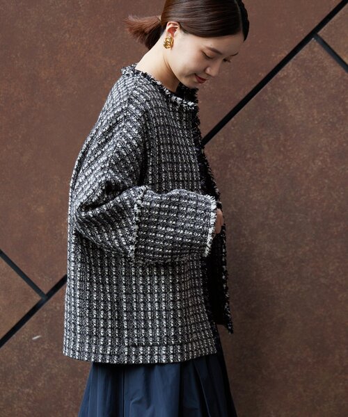 IENA（イエナ）の「ノーカラーツイード ジャケット（ノーカラージャケット・レディース・ブラック系その他/ネイビー/ブラック/アイボリー・38/36）」の6枚目の写真