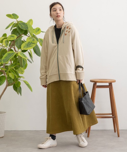 POU DOU DOU（プードゥドゥ）の「とり刺繍裏毛パーカー（パーカー・レディース・キナリ/ダークグレー/ブルー/ブラック・3）」の9枚目の写真