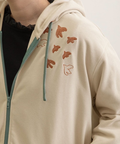 POU DOU DOU（プードゥドゥ）の「とり刺繍裏毛パーカー（パーカー・レディース・キナリ/ダークグレー/ブルー/ブラック・3）」の12枚目の写真