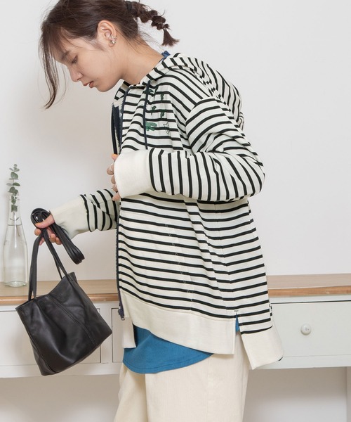 POU DOU DOU（プードゥドゥ）の「とり刺繍裏毛パーカー（パーカー・レディース・キナリ/ダークグレー/ブルー/ブラック・3）」の14枚目の写真