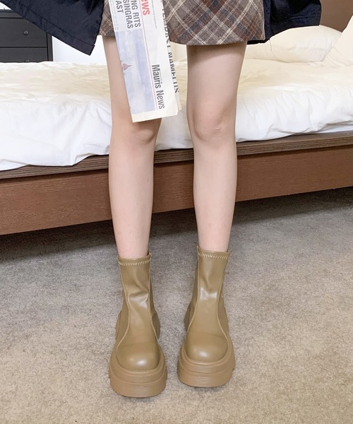 SHEPP(シープ)の「厚底 ミディアム丈 タンクソールブーツ(ブーツ・レディース・アイボリー/ブラック/ベージュ・35/39/37)」の21枚目の写真