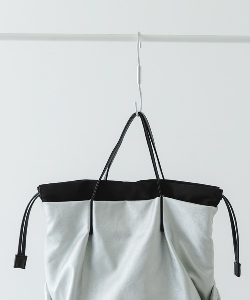 RODE SKO(ロデスコ)の「『WEB/一部店舗限定カラー』ウォッシャブルミニショルダーバッグ(ショルダーバッグ・レディース・アイボリー/ブラック/ブルー系その他/シルバー系その他/ベージュ/シルバー/オリーブ/ブラウン/ブルー/ピンク/レッド/イエロー/パープル/ミント・ONE)」の17枚目の写真