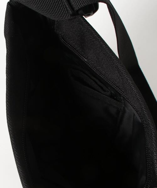 NEW BALANCE（ニューバランス）の「ボトルホルダー付きサコッシュ（ボディバッグ/ウエストポーチ・メンズ・ブラック/ネイビー・ONE SIZE）」の5枚目の写真