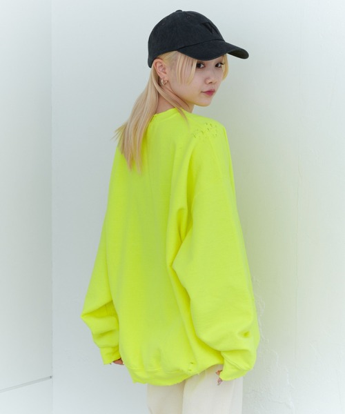 WHIMSIC(ウィムジック)の「【UNISEX】ハンドプロセスドダメージスウェットシャツ(スウェット・メンズ・イエロー/ホワイト/チャコールグレー・FREE)」の3枚目の写真