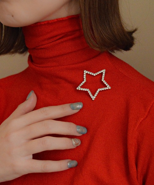 styiro(スタイロ)の「ラインストーンブローチ(ブローチ/コサージュ・レディース・ゴールド系その他2/ゴールド系その他3/ゴールド系その他4/シルバー系その他5/ゴールド系その他6/シルバー系その他3/ゴールド系その他/シルバー系その他/シルバー系その他6/ゴールド系その他5/シルバー系その他2/シルバー系その他4・FREE)」の9枚目の写真