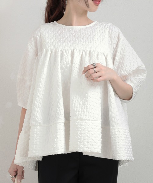 O.S.K（オーエスケー）の「[O.S.K] ふくれジャガードブラウス（シャツ/ブラウス・レディース・ブラック/ホワイト・FREE）」の5枚目の写真