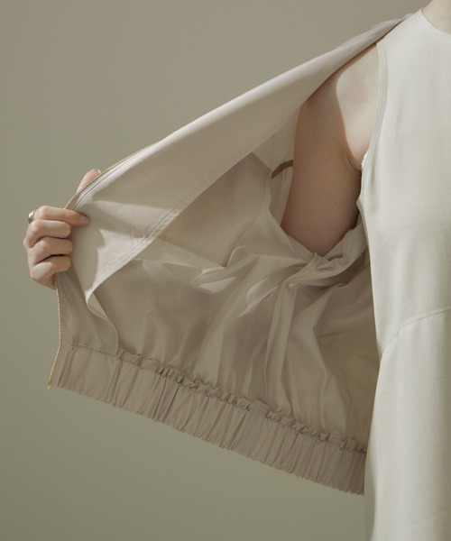 SALON adam et rope'（サロン アダム エ ロペ）の「【WEB限定】ミリタリーノーカラーショートブルゾン/24SS（ブルゾン・レディース・ブラック/ベージュ/オリーブ・FREE）」の22枚目の写真