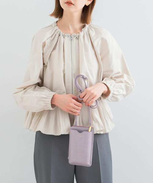 URBAN RESEARCH ROSSO WOMEN（アーバンリサーチ　ロッソ）の「VIOLAd’ORO　ADRIA型押しスマートフォンポシェット（ショルダーバッグ・レディース・ラベンダー/ベージュ系その他/ブラック・-）」の5枚目の写真