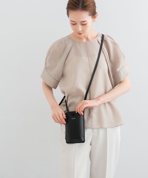 URBAN RESEARCH ROSSO WOMEN（アーバンリサーチ　ロッソ）の「VIOLAd’ORO　ADRIA型押しスマートフォンポシェット（ショルダーバッグ・レディース・ラベンダー/ベージュ系その他/ブラック・-）」の6枚目の写真