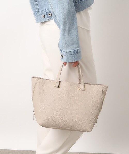 OPAQUE.CLIP(オペークドットクリップ)の「◆【軽量/2WAY/通勤対応】シュリンク合皮ミドルトートバッグ(トートバッグ・レディース・ライトグレー/ベージュ/ブラック/ホワイト系9・00)」の10枚目の写真
