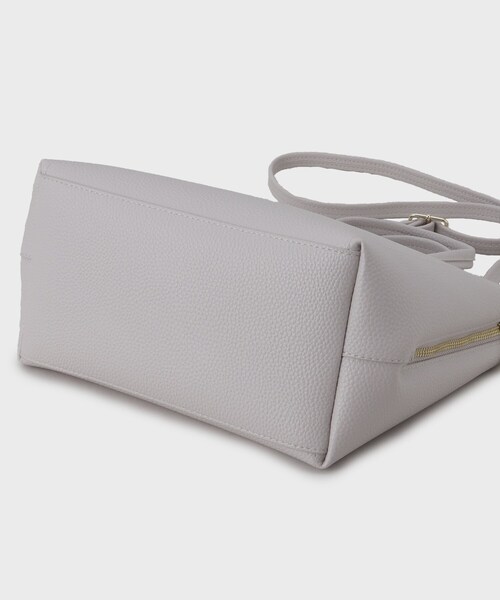 OPAQUE.CLIP(オペークドットクリップ)の「◆【軽量/2WAY/通勤対応】シュリンク合皮ミドルトートバッグ(トートバッグ・レディース・ライトグレー/ベージュ/ブラック/ホワイト系9・00)」の14枚目の写真