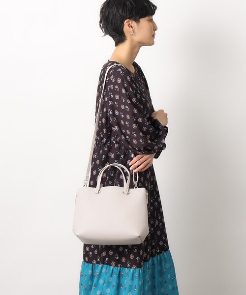 OPAQUE.CLIP(オペークドットクリップ)の「◆【軽量/2WAY/通勤対応】シュリンク合皮ミドルトートバッグ(トートバッグ・レディース・ライトグレー/ベージュ/ブラック/ホワイト系9・00)」の9枚目の写真