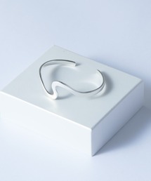 アクセサリーブランド【Ah / アー】”S”LETTERカーブバングル