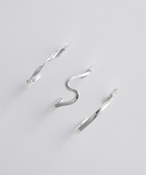 Lui's（ルイス）の「アクセサリーブランド【Ah / アー】”S”LETTERカーブバングル（バングル/リストバンド・メンズ・シルバー・FREE）」の2枚目の写真