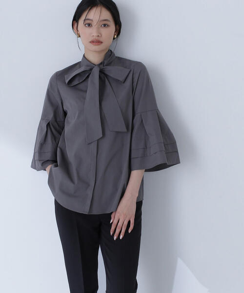NATURAL BEAUTY BASIC(ナチュラルビューティーベーシック)の「◇フレアカフスリボンボウブラウス(シャツ/ブラウス・レディース・ブルー/オフホワイト/チャコールグレー・MEDIUM/SMALL)」の7枚目の写真
