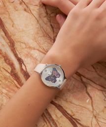 OLIVIA BURTON（オリビアバートン）の「「OLIVIA BURTON/オリビアバートン」シグネチャー - 35mm シグネチャー バタフライ ウルトラスリム シルバー ホワイト サンレイ フローラル ヌード レザー（アナログ腕時計・レディース）」