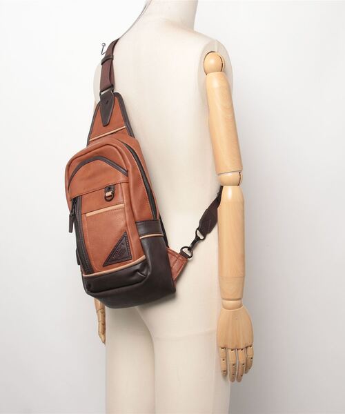 Ficce,Brave（フィセブレイブ）の「【Ficce Brave/フィセブレイブ】 ボディバッグ（ボディバッグ/ウエストポーチ・メンズ・アイボリー/ブラック/ネイビー/キャメル・FREE）」の8枚目の写真