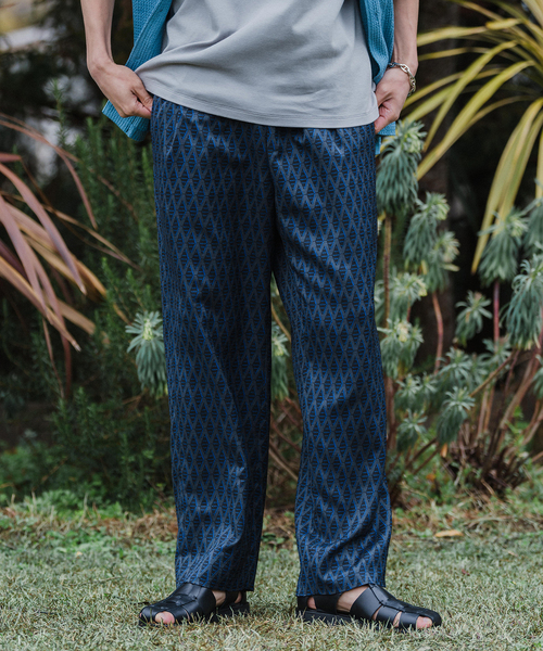 EDIFICE(エディフィス)の「バティック パターン1タック イージーパンツ(スラックス・メンズ・チャコールグレー/ブラック/ブラウン/グリーン/ネイビー・SMALL/MEDIUM/LARGE)」の5枚目の写真