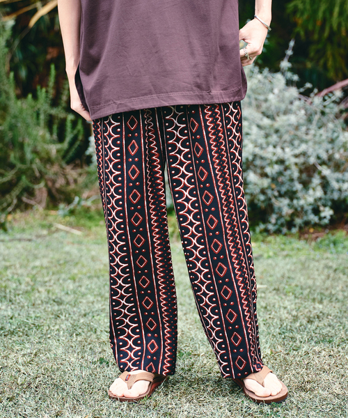 EDIFICE(エディフィス)の「バティック パターン1タック イージーパンツ(スラックス・メンズ・チャコールグレー/ブラック/ブラウン/グリーン/ネイビー・SMALL/MEDIUM/LARGE)」の21枚目の写真