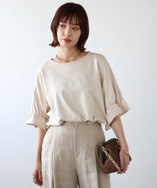 amini(アミニ)の「【2025 S/S 新作】ギャザースリーブトップス(Tシャツ/カットソー・レディース・キナリ/スモークピンク/ブラック/アイボリー/ライトブルー・MEDIUM)」の3枚目の写真