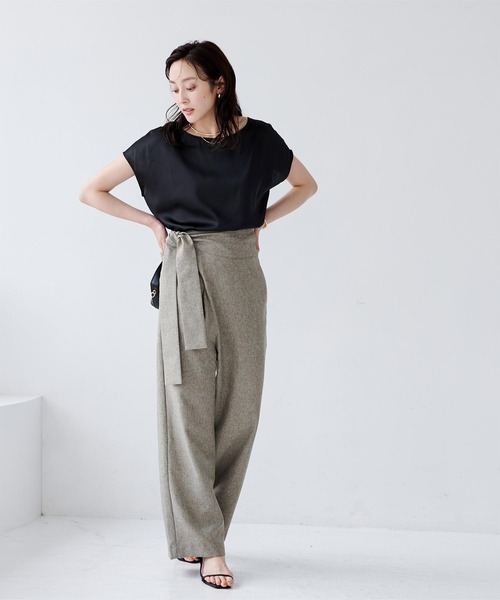 UR'S(ユアーズ)の「サテンコクーンシルエットブラウス(シャツ/ブラウス・レディース・ブラック/ベージュ/オフホワイト/ピンク/ライトグレー・M/L/S)」の10枚目の写真