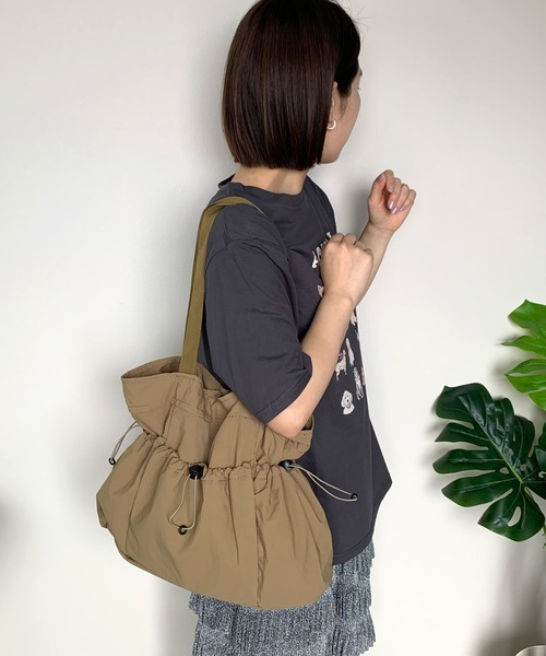 CRB(シーアールビー)の「ドロストトートバッグ(トートバッグ・レディース・ベージュ/カーキ/ブラック・F)」の6枚目の写真
