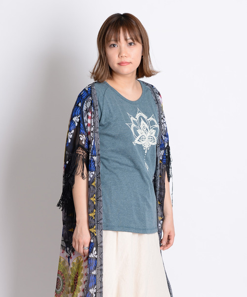 MARAI（マーライ）の「【MARAI】ロータスロゴ半袖Tシャツ（Tシャツ/カットソー・レディース・カーキ系/マスタード/ピンク/ブルー/ブラック/レッド・FREE）」の3枚目の写真