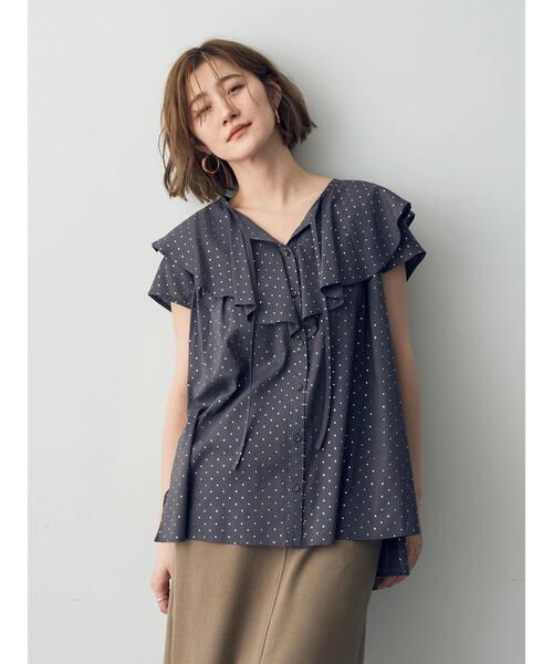 YECCA VECCA（イェッカヴェッカ）の「箔ドットラッフルカラーブラウス（シャツ/ブラウス・レディース・オフホワイト/チャコールグレー・FREE）」の5枚目の写真