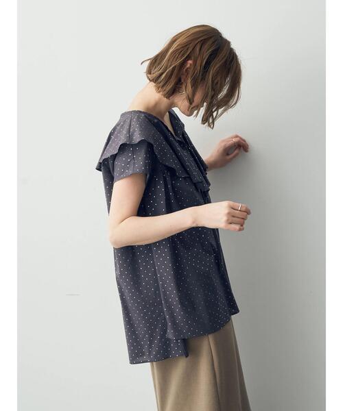 YECCA VECCA（イェッカヴェッカ）の「箔ドットラッフルカラーブラウス（シャツ/ブラウス・レディース・オフホワイト/チャコールグレー・FREE）」の7枚目の写真