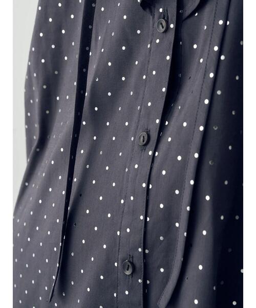 YECCA VECCA（イェッカヴェッカ）の「箔ドットラッフルカラーブラウス（シャツ/ブラウス・レディース・オフホワイト/チャコールグレー・FREE）」の11枚目の写真
