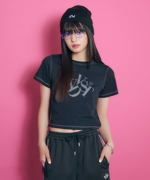 ENVYM(アンビー)の「【wondervisitor×ENVYM】ステッチカラーコンパクトTシャツ(Tシャツ/カットソー・レディース・ブラック/ホワイト/ピンク・FREE)」の3枚目の写真