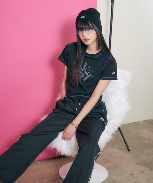 ENVYM(アンビー)の「【wondervisitor×ENVYM】ステッチカラーコンパクトTシャツ(Tシャツ/カットソー・レディース・ブラック/ホワイト/ピンク・FREE)」の17枚目の写真