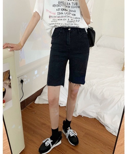 kirakiraShop（キラキラショップ）の「カット オフ ハーフ パンツ（デニムパンツ・レディース・ブラック・2XL/XL/L/M/S）」の2枚目の写真