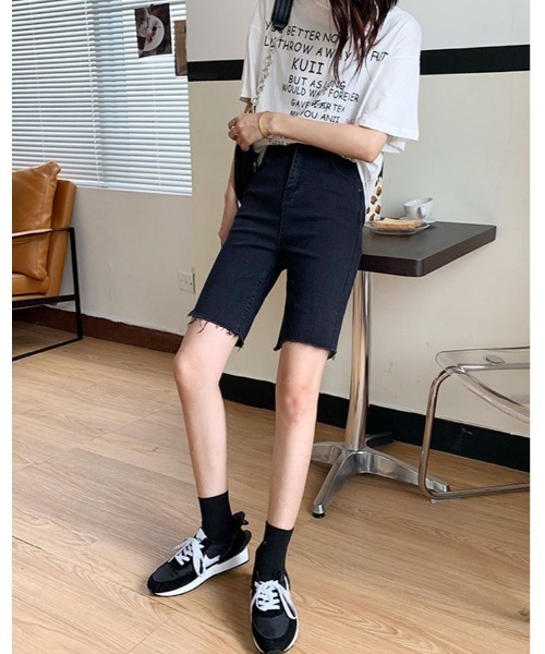 kirakiraShop（キラキラショップ）の「カット オフ ハーフ パンツ（デニムパンツ・レディース・ブラック・2XL/XL/L/M/S）」の5枚目の写真
