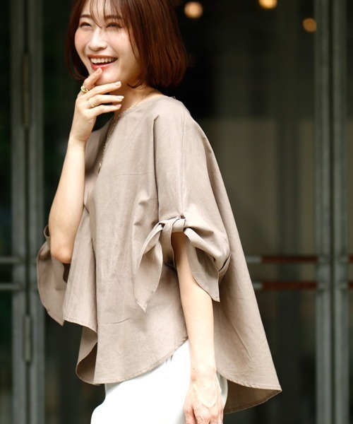 Ehre style(エーレスタイル)の「ONもOFFも 1枚で 主役 袖リボンブラウス(シャツ/ブラウス・レディース・ネイビー/ホワイト/モカ・FREE)」の3枚目の写真