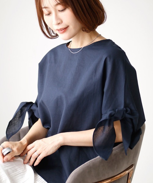 Ehre style(エーレスタイル)の「ONもOFFも 1枚で 主役 袖リボンブラウス(シャツ/ブラウス・レディース・ネイビー/ホワイト/モカ・FREE)」の5枚目の写真