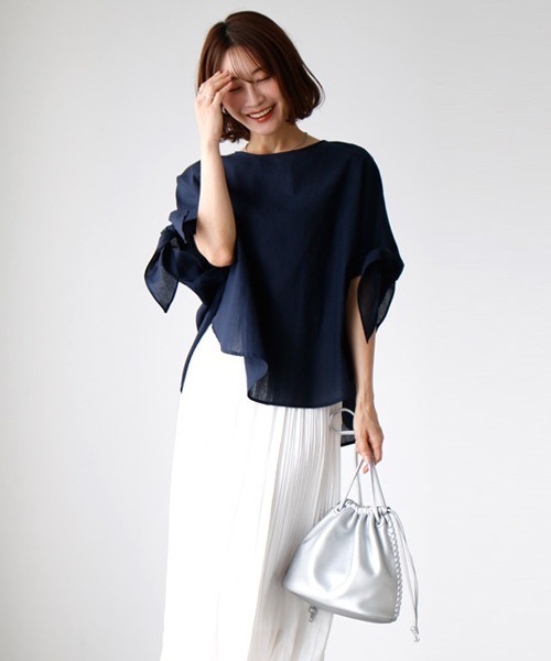Ehre style(エーレスタイル)の「ONもOFFも 1枚で 主役 袖リボンブラウス(シャツ/ブラウス・レディース・ネイビー/ホワイト/モカ・FREE)」の6枚目の写真