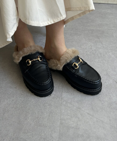 Thevon(ゼボン)の「ファー付きサボ(ブーツ・レディース・ブラック/ブロンズ・M/L)」の2枚目の写真