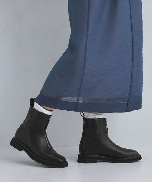 green label relaxing（グリーンレーベルリラクシング）の「フロントZIP ショートブーツ -撥水-（ブーツ・レディース・ベージュ/ブラック・S/XL/M/L）」の3枚目の写真