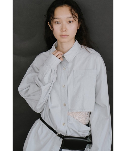 duei（デュイ）の「スリットデザインオーバーサイズルーズシャツ（シャツ/ブラウス・レディース・グレー/ブルー・FREE）」の3枚目の写真