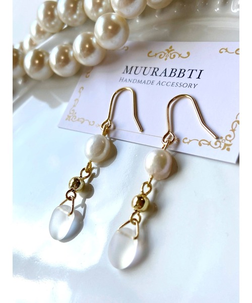 tone(トーン)の「【MUURABBTI】淡水パールとペタルビーズピアス(MA)(ピアス(両耳用)・レディース・ゴールド/シルバー・FREE)」の2枚目の写真
