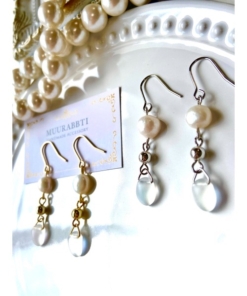 tone(トーン)の「【MUURABBTI】淡水パールとペタルビーズピアス(MA)(ピアス(両耳用)・レディース・ゴールド/シルバー・FREE)」の3枚目の写真