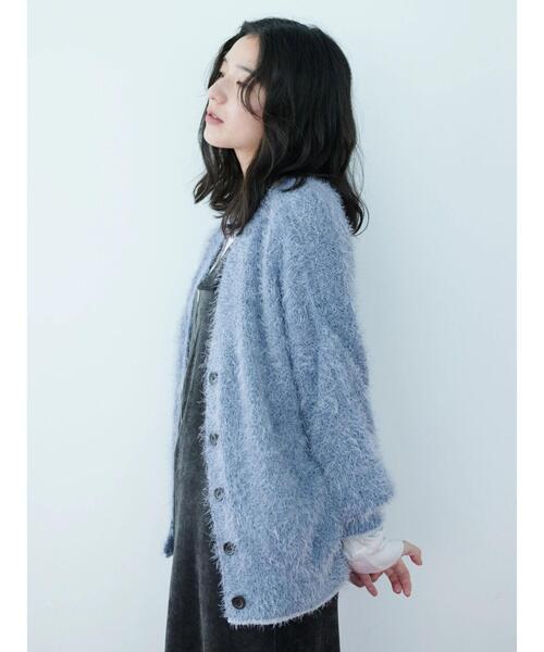 Samansa Mos2 blue（サマンサモスモスブルー）の「メランジフェザーVカーディガン（カーディガン/ボレロ・レディース・チャコールグレー/キナリ/サックスブルー・F）」の4枚目の写真