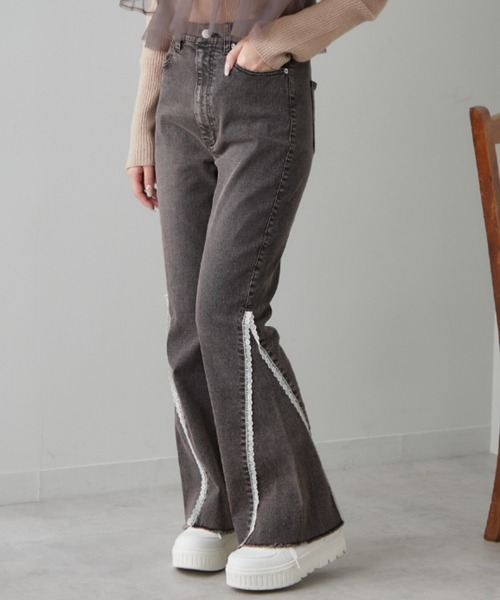 OLIVE des OLIVE（オリーブデオリーブ）の「【S/Mサイズ展開】レース切替美脚ストレッチデニムパンツ（デニムパンツ・レディース・ブラック/ネイビー・SMALL/MEDIUM）」の4枚目の写真