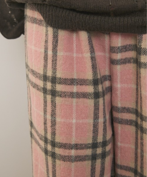 MERLOT(メルロー)の「ツータックチェックイージーパンツ(その他パンツ・レディース・ベージュ/ピンク・FREE)」の13枚目の写真