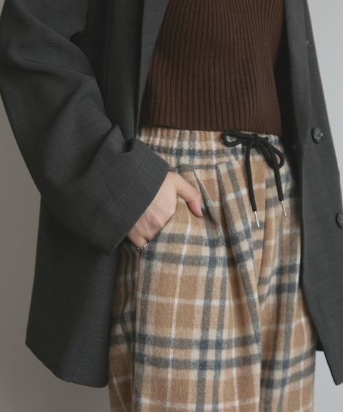 MERLOT(メルロー)の「ツータックチェックイージーパンツ(その他パンツ・レディース・ベージュ/ピンク・FREE)」の3枚目の写真