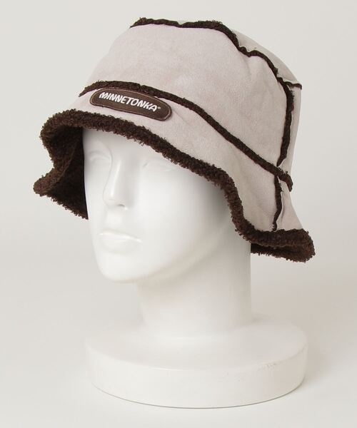 Minnetonka（ミネトンカ）の「【MINNETONKA/ミネトンカ】SUEDE BOA REVERSIBLE BUCKET HAT スエードボアリバーシブルハット（ハット・レディース・ブラウン/グリーン/アイボリー・FREE）」の2枚目の写真